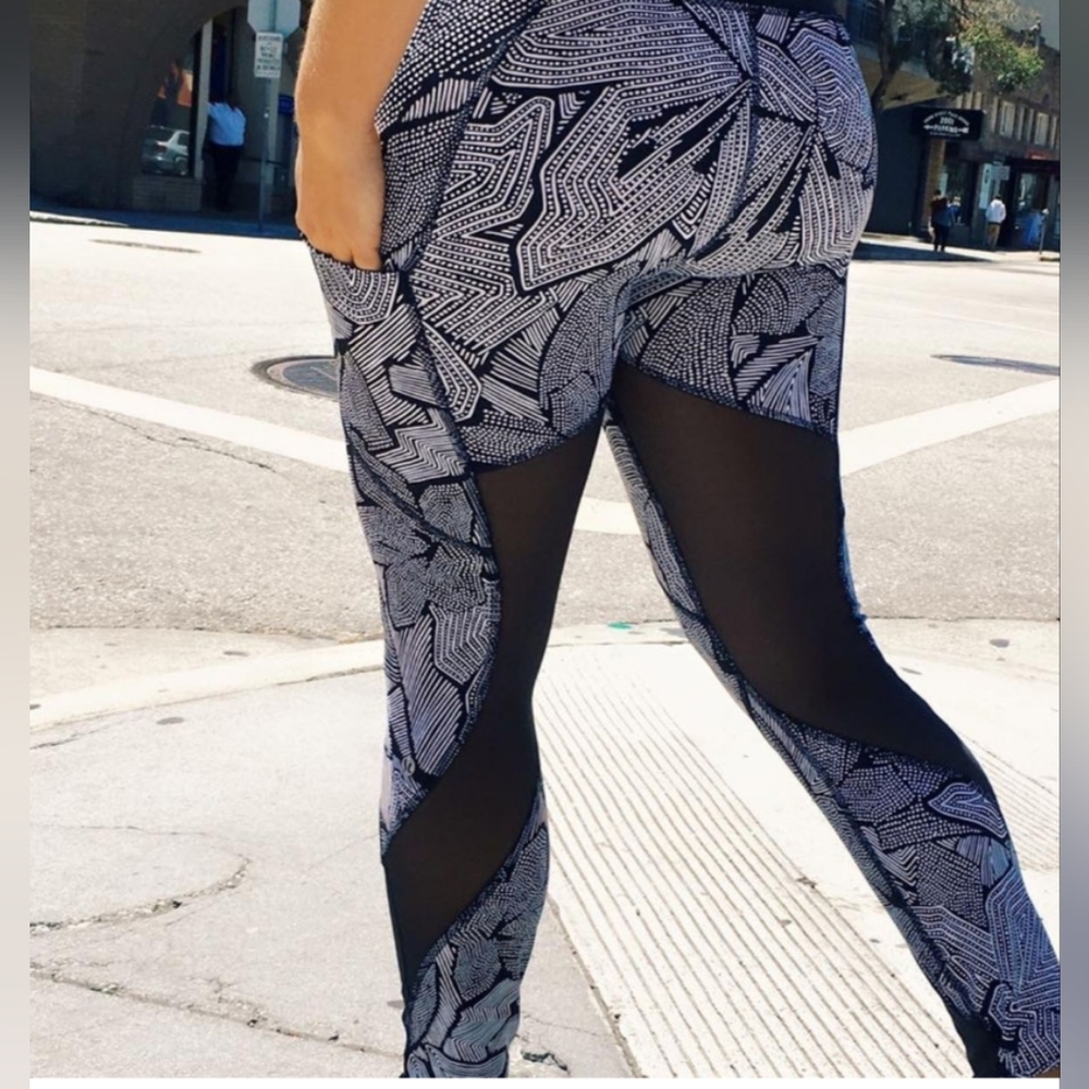 Lululemon Goal Crush 7/8 tight dottie white/black